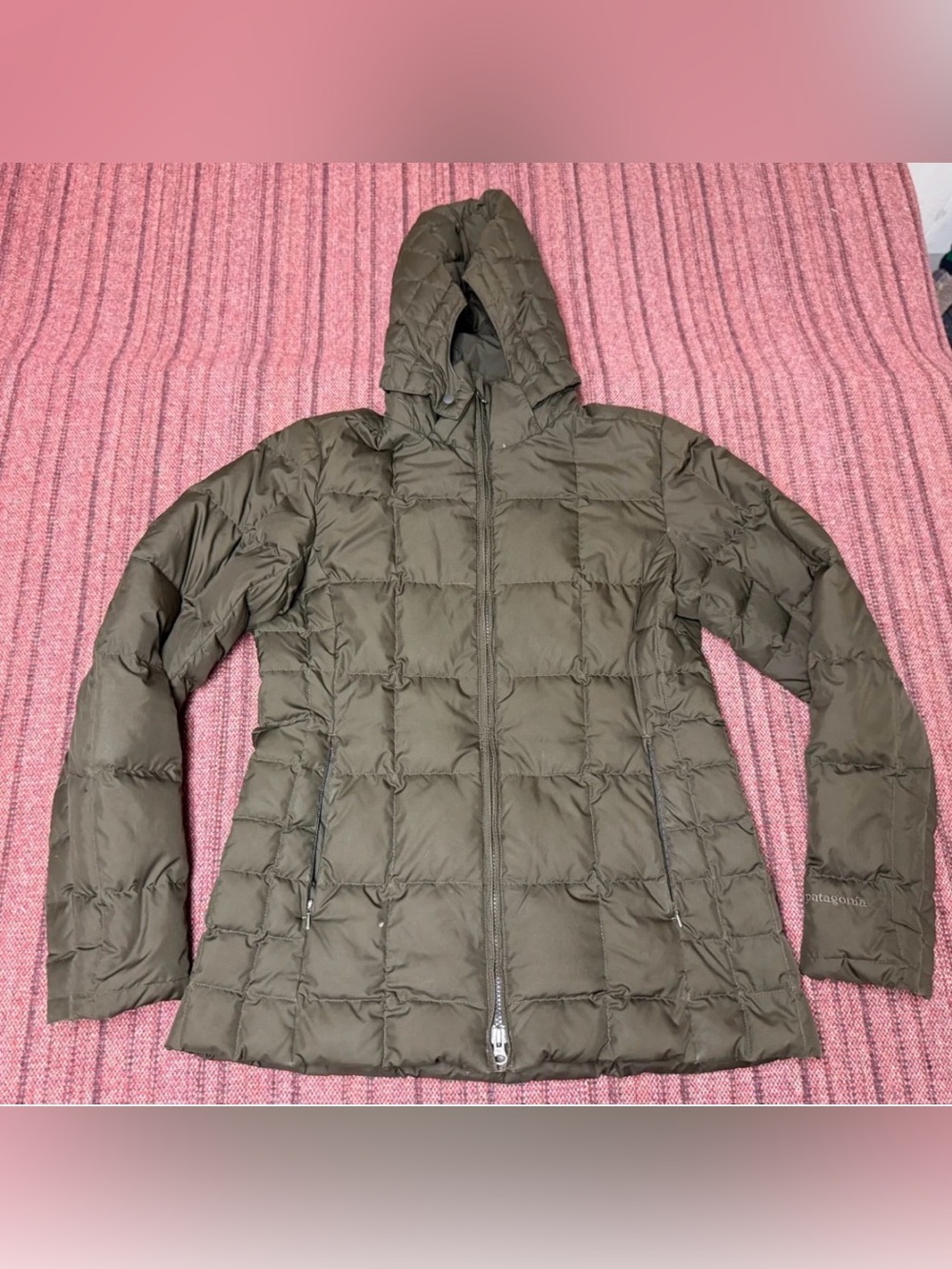 Patagonia Women's Hooded Goose Doen Quilted Puffer Jacket Brown — Size Medium